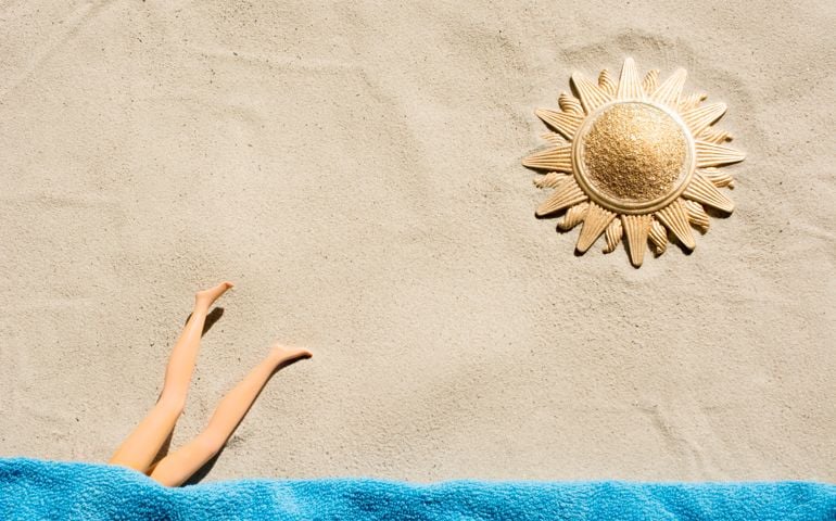 Golden sun fashion doll diving towel on the beach