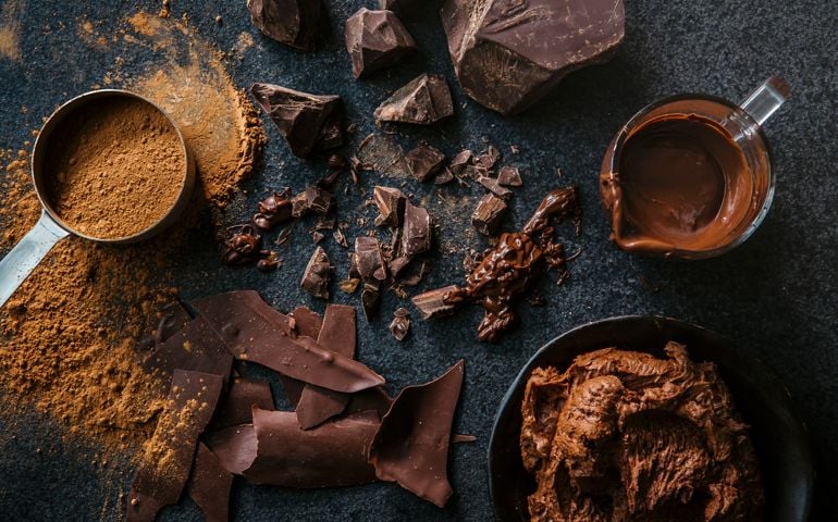 Chocolate chunks, frosting and cocao