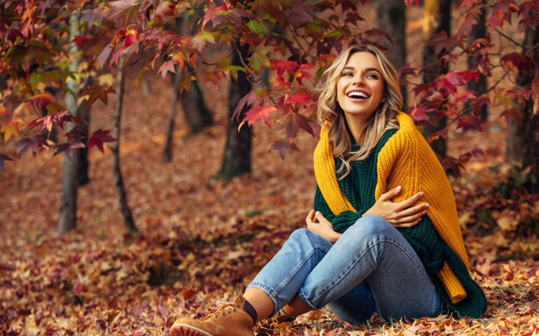 Autumn photo of a beautiful girl