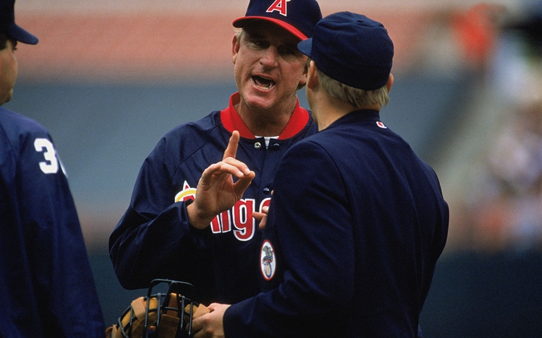 Doug Rader argues with the home plate umpire