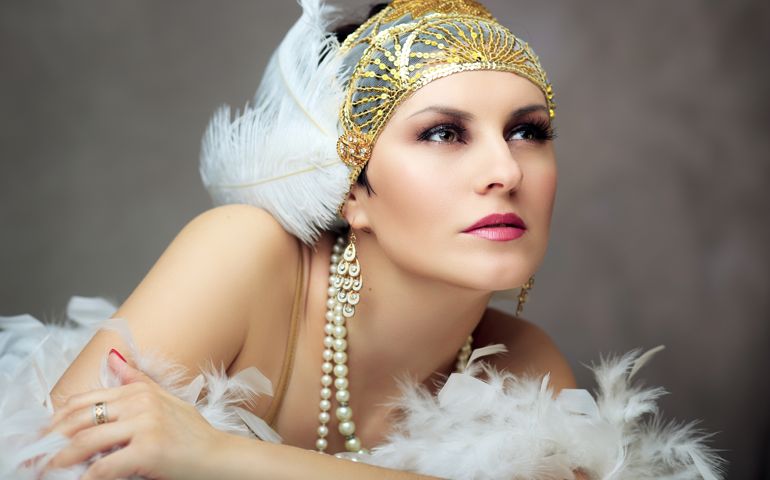 retro flapper woman