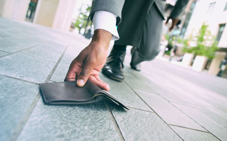 Man Picks Up Lost Wallet From Ground