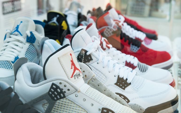 Youth Festival Faces & Laces in Gorky Park sneakers, tattoo masters, graffiti painter, gathered designers, DJs, shops and auto tuners.