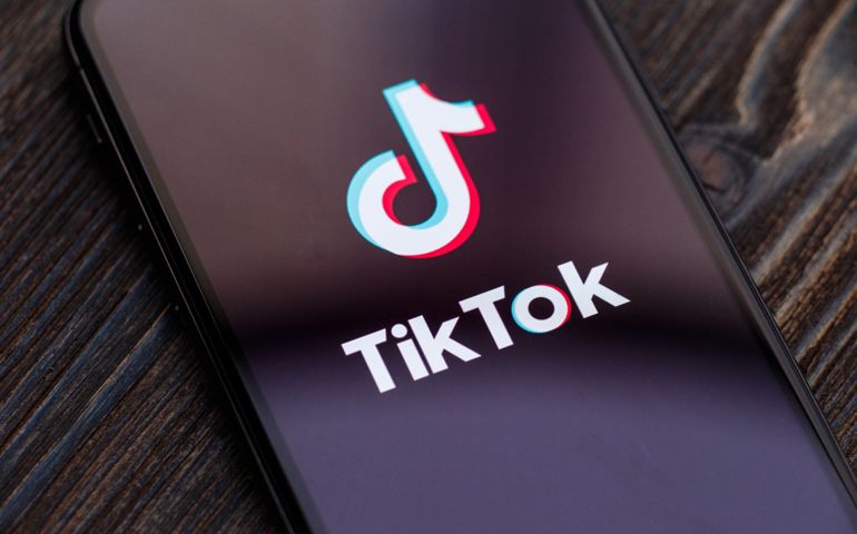 Tik Tok application icon on Apple iPhone X screen close-up. Tik Tok icon. tik tok application. Tiktok Social media network