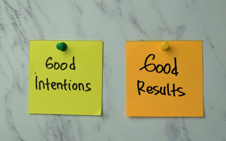 Good Intentions or Good Results write on sticky note isolated on Office Desk