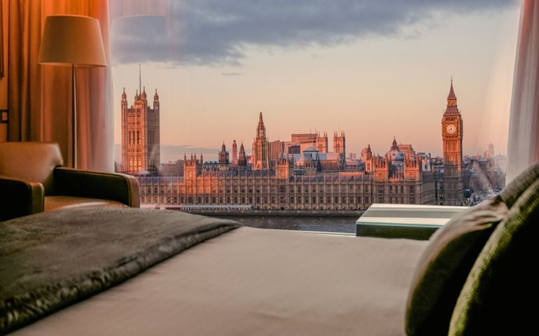 Luxury hotel room in London, stunning views of the Big ben and Houses of Parliament